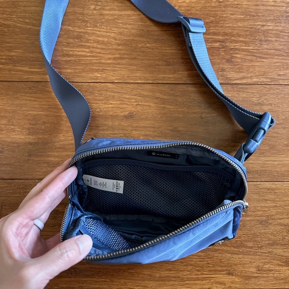 Lululemon Everywhere Belt Bag - Picture 2 of 3